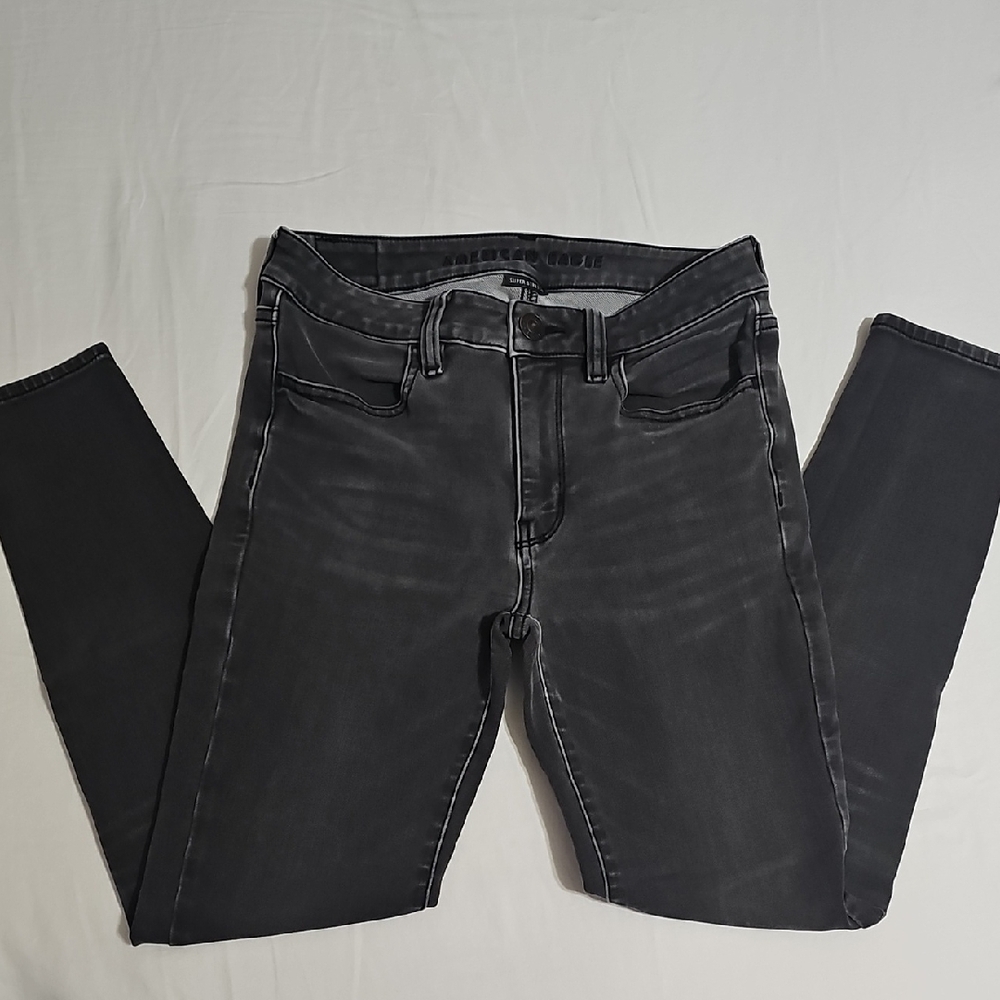 Black Skinny Jeans with a Sleek Modern Look